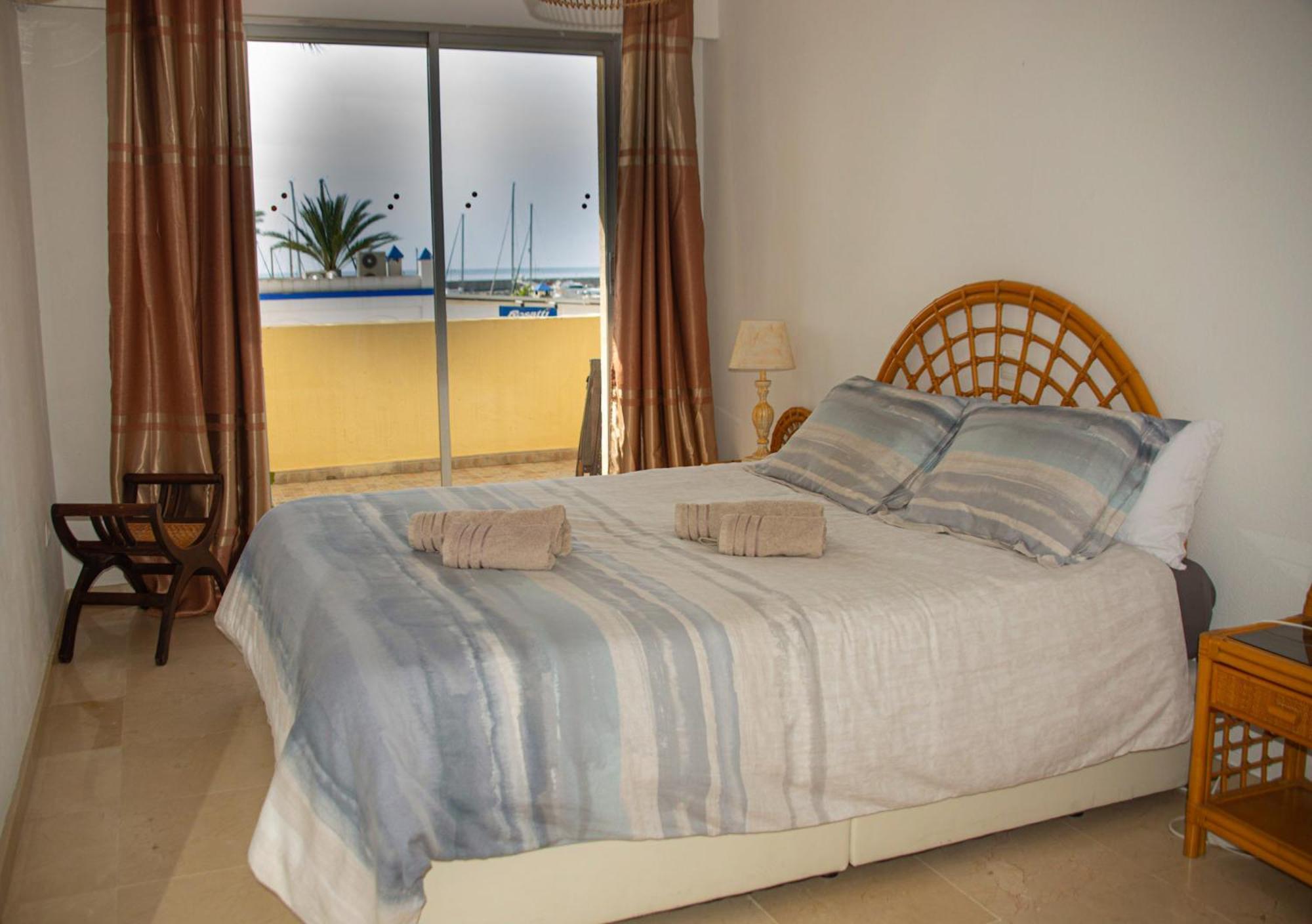 Appartement Palmeras Puerto Paraiso エステポナ エクステリア 写真